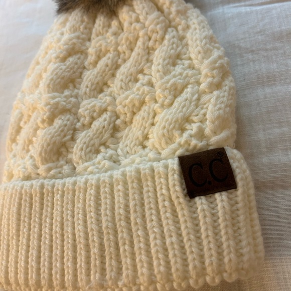 NWOT C.C. Cheveux Exclusive Knit Lined Pom Beanie - Picture 3 of 6